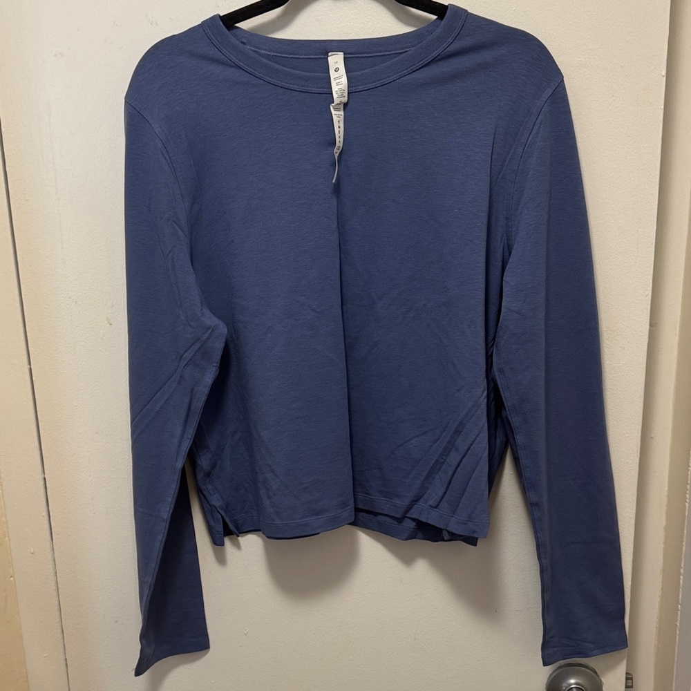 Lululemon Athletica Blue Top (water drop)
